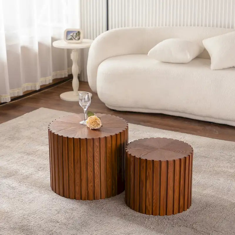 Table basse ronde en bois exquise pour petits espaces de vie