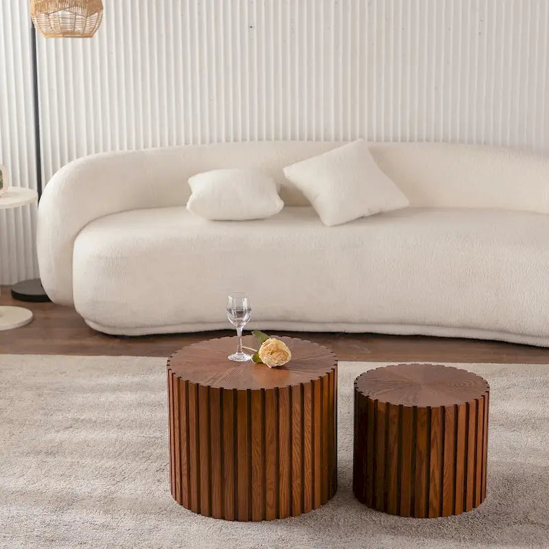 Table basse ronde en bois exquise pour petits espaces de vie