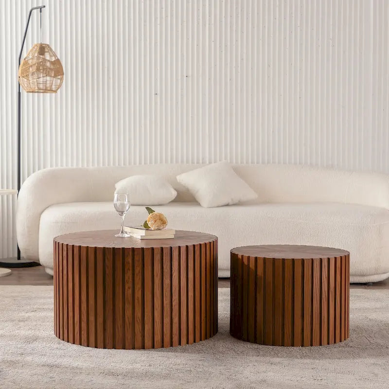 Table basse ronde en bois exquise pour petits espaces de vie