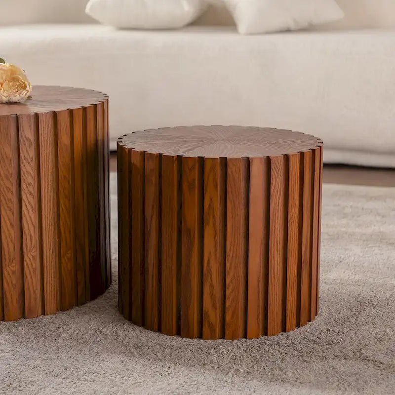 Table basse ronde en bois exquise pour petits espaces de vie