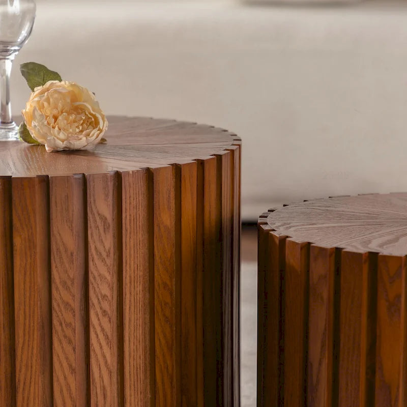 Table basse ronde en bois exquise pour petits espaces de vie