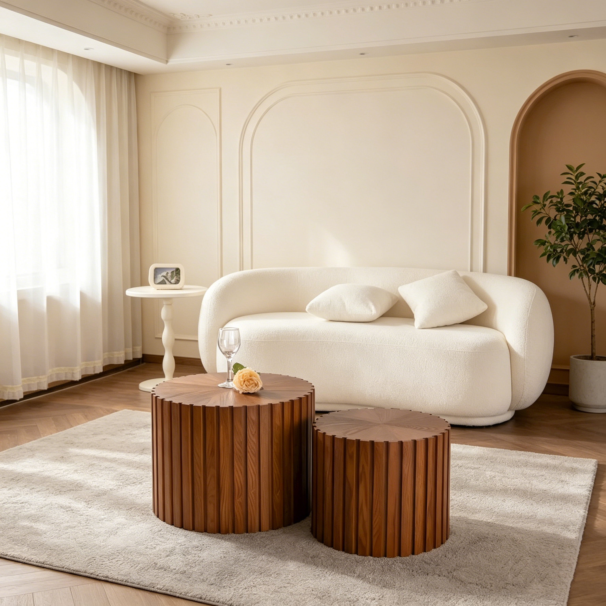 Table basse ronde en bois exquise pour petits espaces de vie
