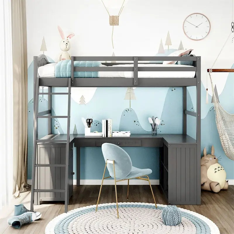 Un lit superposé avec étagères et un bureau