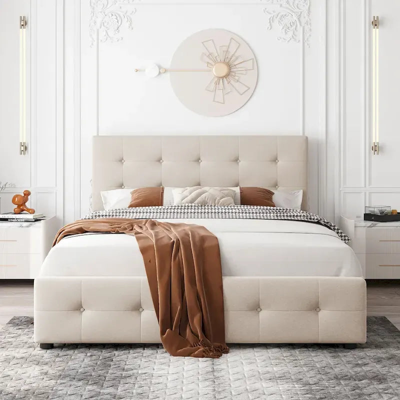 Lit plateforme avec tête de lit classique et tissu capitonné