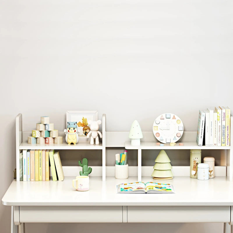 Bureau d'enfant en bois avec étagère